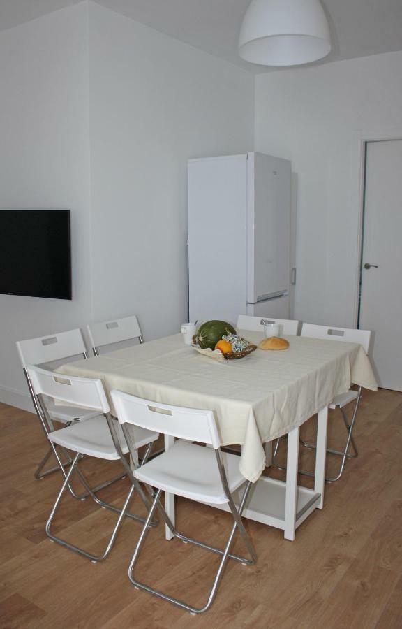 Apartamentos Angelita Plaza Beach Малага Экстерьер фото