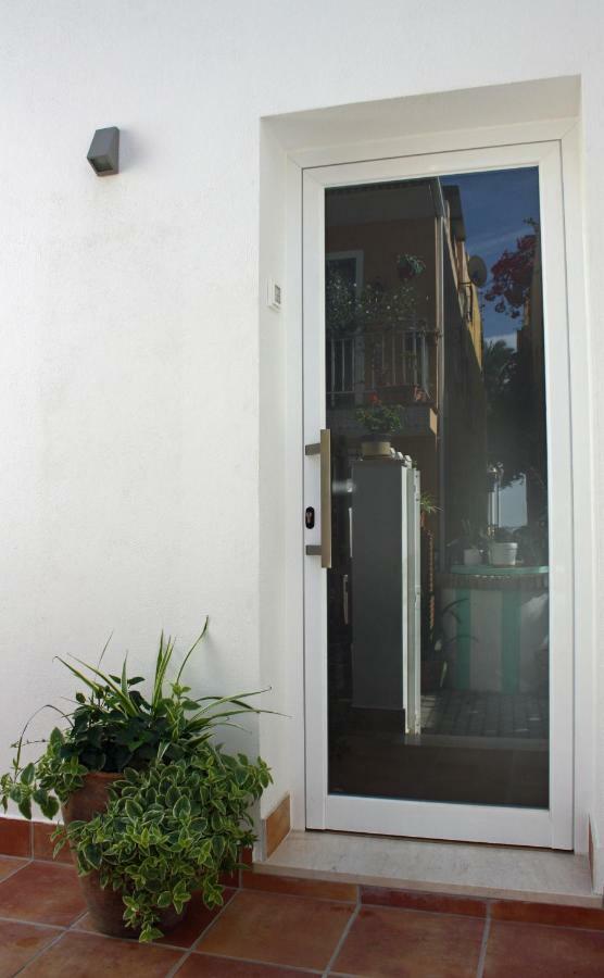 Apartamentos Angelita Plaza Beach Малага Экстерьер фото
