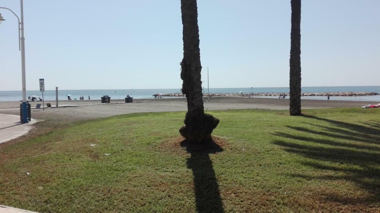 Apartamentos Angelita Plaza Beach Малага Экстерьер фото
